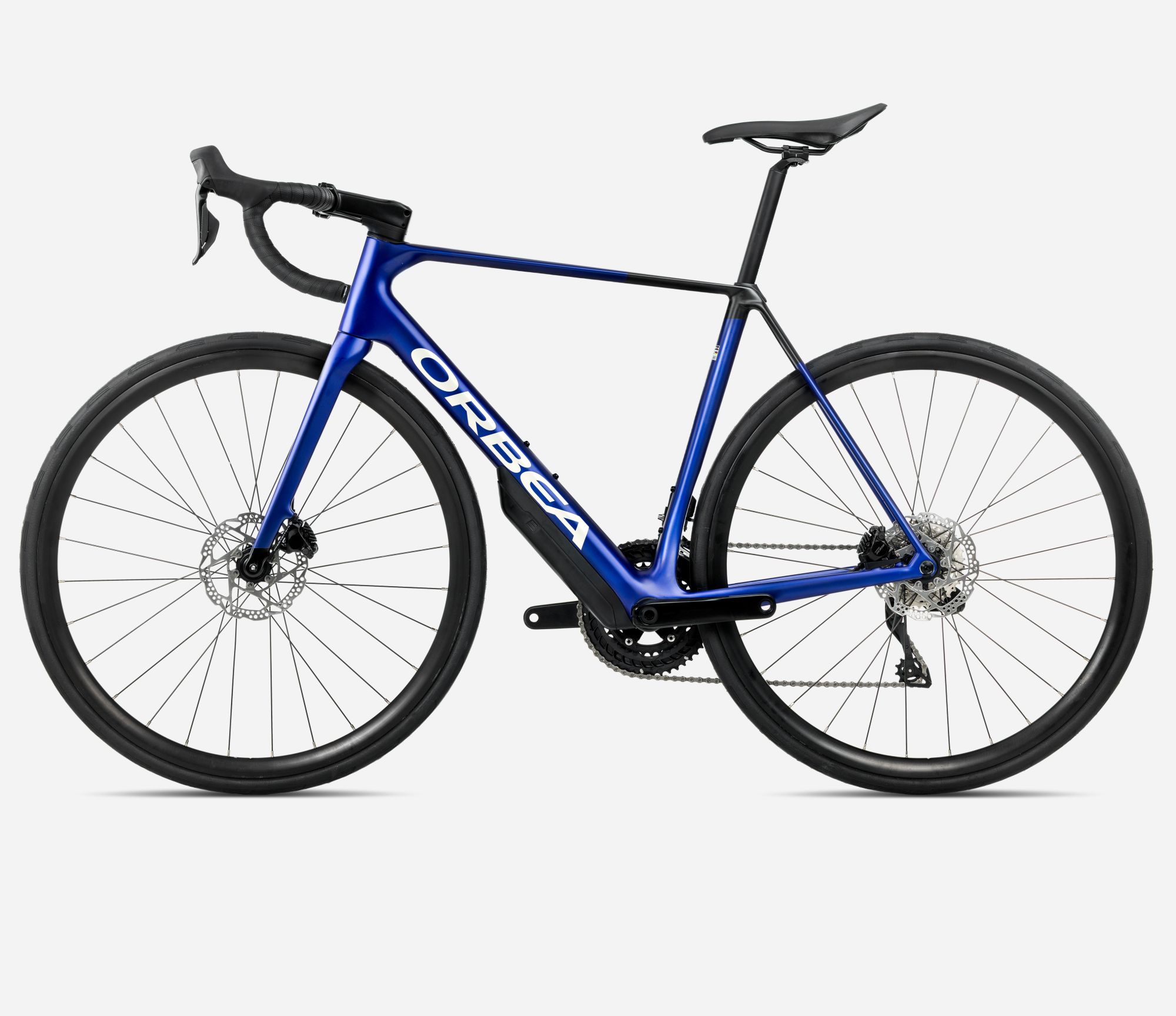 - Orca es nuestra máquina de carbono ultraligera, creada para quienes buscan la compañera perfecta con la que atacar cada puerto de montaña. BICICLETA ORBEA ORCA M30i 53 BLU-RAW - Imagen 2